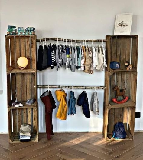 Diy Corner Shelf, Casa Open Space, Zimmer Diy, Bilik Idaman, Open Closet, Diy Casa, غرفة ملابس, Clothes And Shoes, Bed In Closet