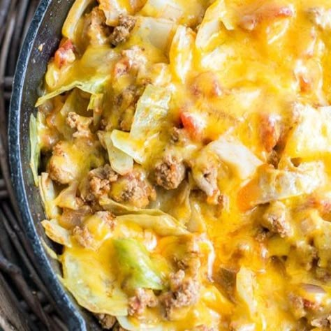 Low Carb Cheesy Cabbage Casserole - The Best Keto Recipes Keto Cabbage Recipes, Cheesy Cabbage Casserole, Recipes With Cream Cheese, Cheesy Cabbage, Keto Cabbage Recipe, Keto Cabbage, Cabbage Casserole Recipes, Low Carb Casseroles, Cabbage Casserole