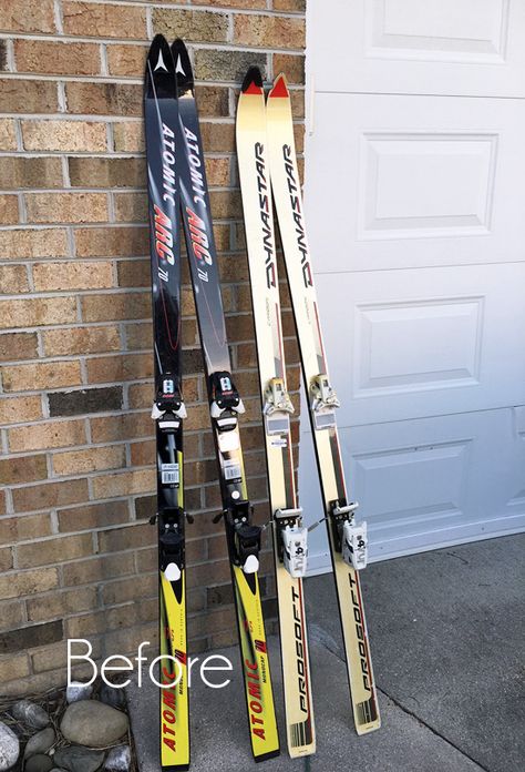 What To Do With Old Skis, Repurpose Old Skis Ideas, Christmas Skis Decoration, Repurpose Skis, Repurposed Christmas Decor, Ski Decor Ideas, Ski Christmas Decor, Old Skis Ideas, Snowshoe Decor