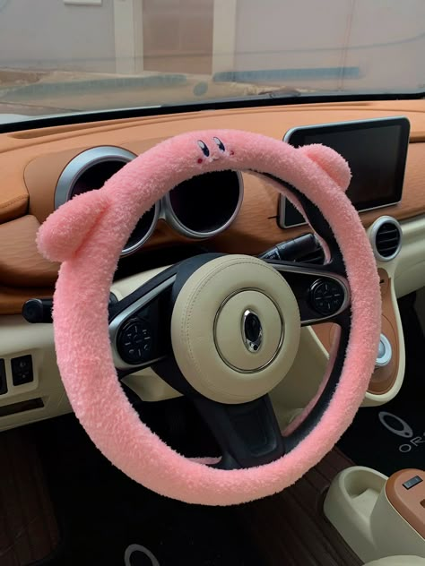 To ensure your safety and comfort, we specially sourced a non-slip inner ring and created on this basis. This steering wheel cover is not only practical, but also full of fun and personalized design. Imagine a steering wheel cover adorning your car with a combination of Kirby's expressions and adorable ears! Whether driving or riding, this charming design will put you in a happy mood. It injects a touch of childlike fun to keep you energized while driving. In addition to its unique design, our steering wheel covers also feature warmth. Made of high-quality short plush material, it can effectively block the cold winter wind and provide comfortable protection for your hands. No matter how cold it is outside, you can feel the warmth and care of you. Additionally, our steering wheel covers pro Cute Steering Wheel, Futuristic Room, Car Wheel Cover, Pink Car Accessories, Car Deco, Yarn Gifts, Happy Mood, Cute Car Accessories, Car Steering Wheel Cover