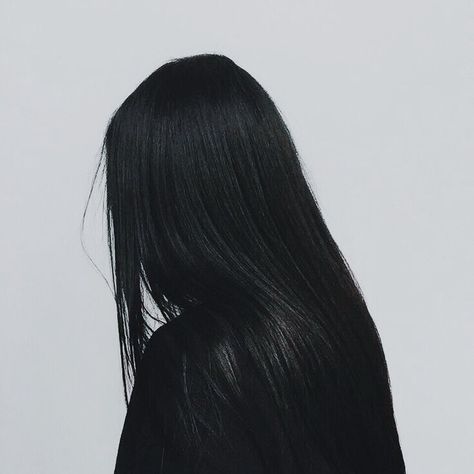 A girl from the streets of Meteor City Black Hair Hairstyles, Black Hair Aesthetic, Aleister Crowley, Isabelle Lightwood, Hair Aesthetic, Long Black Hair, Fotografi Potret, Long Black, Black Aesthetic