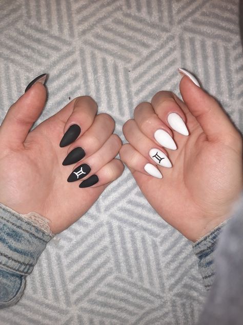 Gemini Inspired Nails, Gemini Nail Art, Birthday Nails Gemini, Gemini Nails Designs, Gemini Nail Ideas, Gemini Birthday Nails, Nails Gemini, Gemini Nails, White Almond Nails