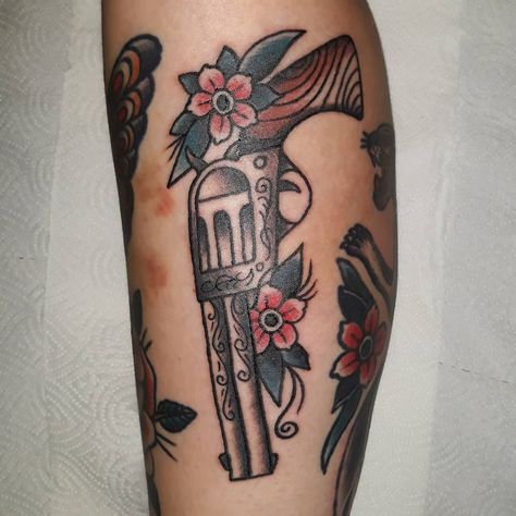 Traditional Gunslinger Tattoo, Musket Tattoo, Traditional Revolver Tattoo, Western Flash, Flash Painting, Revolver Tattoo, Education Tattoos, Tattoos Architecture, Traditional Tattoo Flowers