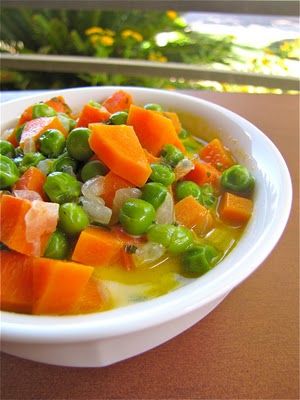 ~ German recipe for peas and carrots ~ served in a broth ~find German recipes in English @ www.mybestgermanrecipes.com Peas And Carrots Recipe, German Food Authentic, Bring Me Back, Peas And Carrots, Gross Food, German Style, German Recipes, Cooked Veggies, Veggie Side Dishes