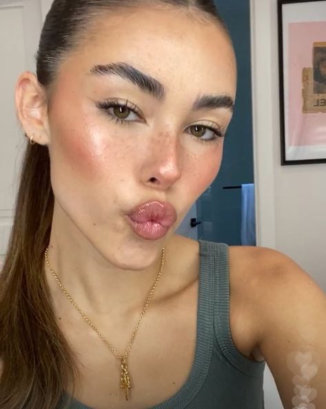 Madison Beer Makeup, Bear Makeup, Makeup Artist Logo, Glowing Makeup, Clean Makeup, How To Make Beer, Makeup For Black Women, Glitter Eyeshadow, Natural Makeup Looks