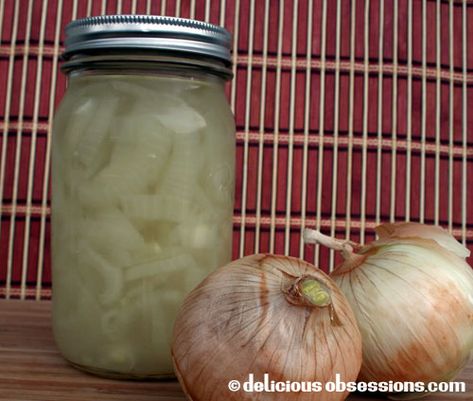 Lacto fermented onions are one of the fastest and easiest ferments to make. It only takes a few minutes to prepare with minimal ingredients. Fermented Onions Recipe, Fermented Onions, Lacto Fermented, Red Onion Recipes, Fermented Veggies, Fermentation Recipes, Pressure Cooker Chicken, Fermented Vegetables, Probiotic Foods