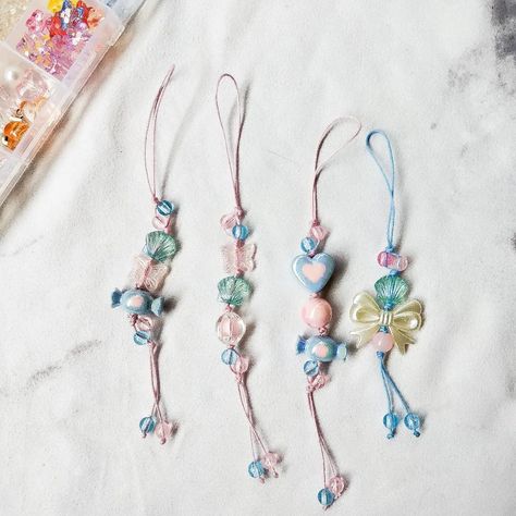 Blue pink mini straps Start: 8k Bisa digunakan untuk accesories hp, tas, kunci, dll. Order? Dm Cute Instagram Stickers Aesthetic, Manik Manik Kreasi, Diy Phone Charms, Keychain Beads, Manik Manik, Gelang Manik-manik, Beaded Strap, Strap Phone, Bracelets Handmade Diy