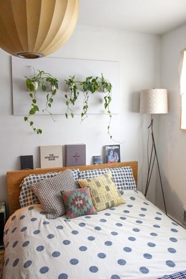 21 Over the Bed Ideas - Christinas Adventures Bedroom Revamp, Small Apartment Bedrooms, Plants Hanging, Cozy Homes, Comfy Bedroom, Living Room Plants, Apartment Bedroom Decor, Bedrooms Ideas, Over The Bed