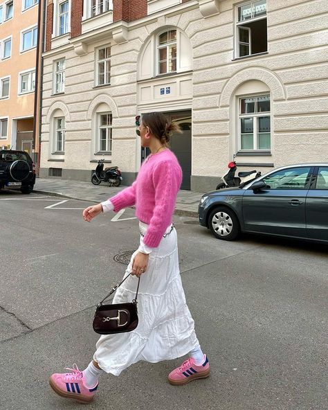 amanda (@amandalunamaria) | Instagram Pink Adidas Outfit, Pink Sneakers Outfit, Pink Shoes Outfit, Adidas Bold, Adidas Gazelle Pink, Pink Gazelles, Adidas Spezials, Adidas Gazelle Outfit, Pink Adidas Shoes