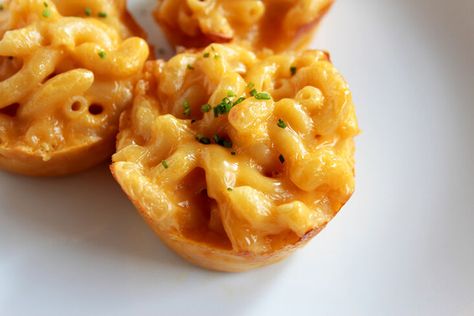 Mac and Cheese Muffins | Diners Drive-Ins and Dives Wiki | Fandom Mac And Cheese Muffins, Makaroni Keju, Mac And Cheese Cups, Cheese Cups, Muffin Tin Recipes, Cheese Muffins, Cheese Bites, Food Style, Muffin Tin