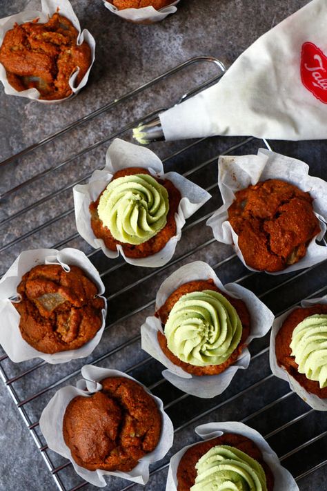 Pear Muffins with Avocado Frosting (gluten-free & vegan) Birthday Cupcakes For Men, Avocado Frosting, Pear Muffins, Cupcakes For Men, Vegan Muffins, Coconut Frosting, Vegan Cupcakes, Frosting Recipe, Paleo Dessert