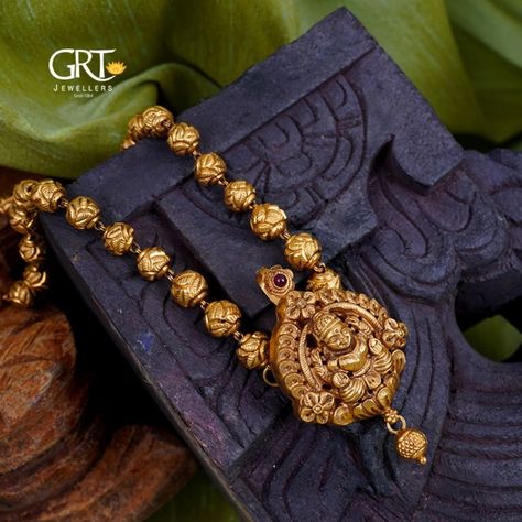 Naga Gold Jewellery ~ South India Jewels Grt Jewellers, Kasu Mala, Gold Jewellery India, Antique Necklace Gold, Latest Indian Jewellery, Temple Jewelry Necklace, Minimal Jewellery, Antique Necklaces Design, Gold Jewelry Outfits