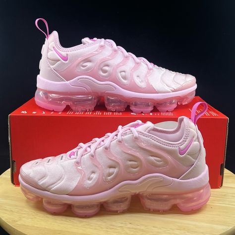 Pink Vapormax Nike, Vapormax Nike, Nike Vapor Max, Air Vapormax Plus, Nike Air Vapormax Plus, Demonia Shoes, Shoe Inspo, Air Vapormax, Girly Shoes