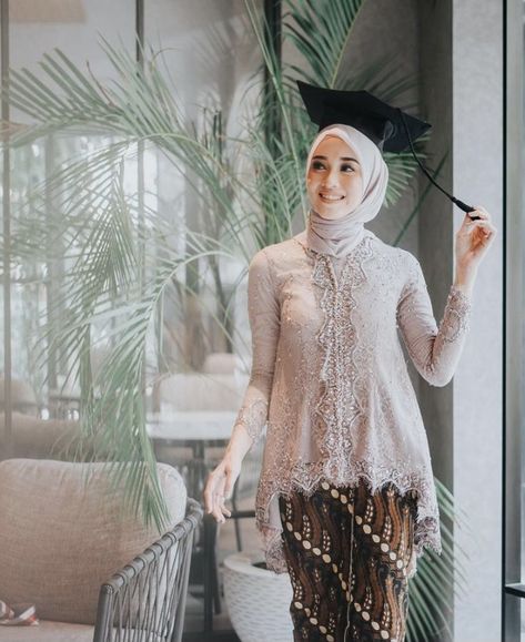 Kebaya Brokat Modern, Model Kebaya Wisuda, Kebaya Wisuda Modern, Kebaya Modern Hijab, Model Dress Kebaya, Dress Brokat Modern, Dress Muslim Modern, Kebaya Lace, Batik Dress Modern