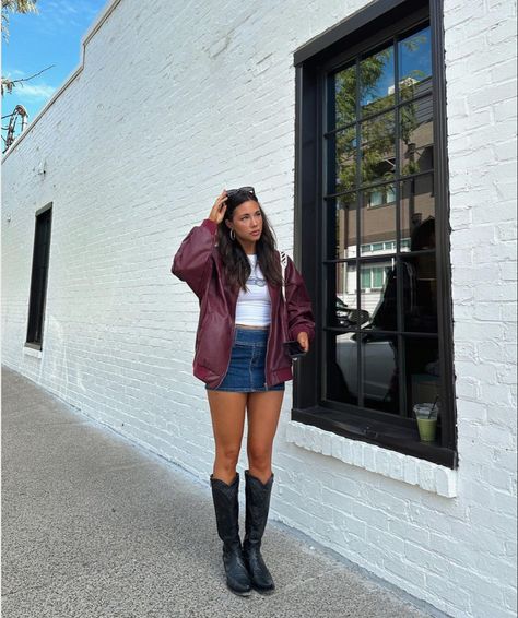 Traje Cowgirl, Bar Outfit, Skirt Outfits Fall, Estilo Indie, Downtown Outfits, Skandinavian Fashion, Nashville Outfits, Chique Outfits, Populaire Outfits