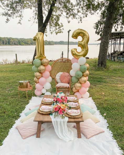 Birthday Decor In Garden, Dreamy Birthday Party, Fancy Picnic Birthday Party, Picnic Ideas For Birthday Party, Outdoor Picnic Birthday Ideas, Garden Picnic Birthday Party, Birthday Party Garden Decoration, Picnic Girls Party, Outdoor Garden Birthday Party