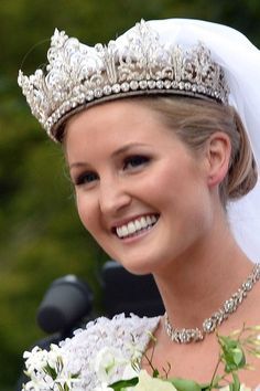 And why the Duchess of Cambridge should get them out more... Big Tiara, Royal Crown Jewels, Tiaras Jewellery, Flower Tiara, Royal Crowns, Royal Tiaras, Beautiful Tiaras, Elisabeth Ii, Diamond Tiara