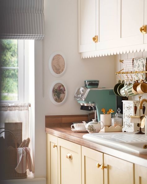 After a week of rain, here’s a photo dump of some sunny kitchen stills. The large window in here lets in an abundance of natural light & paired with the yellow paint, creates the most beautiful golden glow. Happy Sunday my loves 💛 #stillsunday #sundaystills #kitchen #kitchenstyling #kitchendesign #kitchenideas #diykitchens #diyhomedecor #yellowkitchen #mood #kitcheninspo #kitchencabinets #homesweethome #decorideas #modernrustic #interiordesigninspiration #aconsideredhome #softminimalism #m... Yellow Cottage Kitchen, Light Yellow Kitchen, Butter Yellow Kitchen, Sunshine Kitchen, Yellow Kitchens, Upstairs Kitchen, Sunny Kitchen, Yellow Cottage, Soft Minimalism