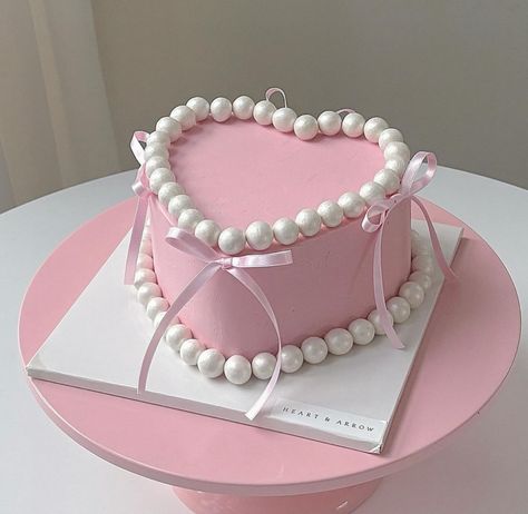 Girly Birthday Cakes, Cake Designs For Girl, Small Birthday Cakes, Thematic Cake, Vintage Birthday Cakes, Girly Cakes, Bow Cakes, Elegant Birthday Cakes, Pink Birthday Cakes