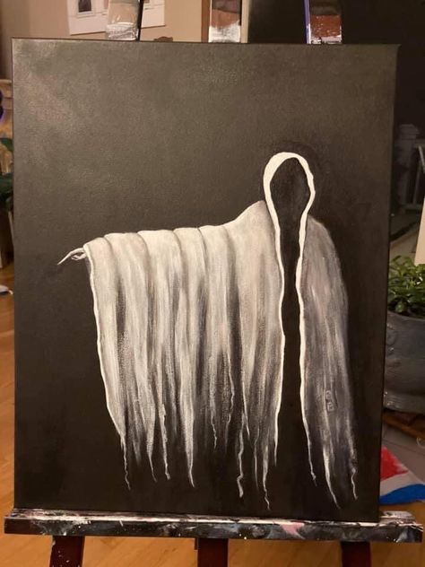 White Sketch On Black Paper, Easy Chalkboard Art, Easy Ghost Painting, Sketch On Black Paper, Chalkboard Halloween, Ghost Painting, Crayon Painting, Halloween Bar, Painting Halloween