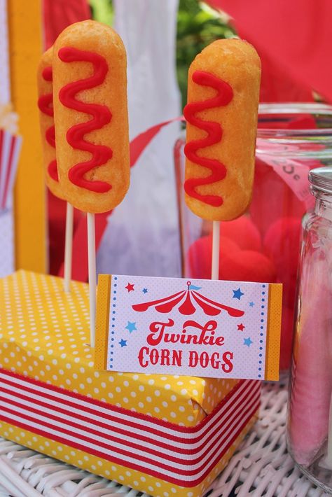 Backyard Carnival Birthday Party, Birthday Party Backyard, Carnival Party Foods, Carnival Snacks, Carnival Birthday Theme, County Fair Birthday, Backyard Carnival, Carnival Party Decorations, Circus Birthday Party Theme