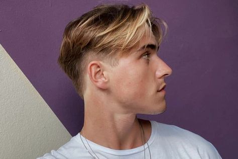 20+ Best Middle Part Hairstyles for Men - Man of Many Fesyen Rambut Lelaki, Middle Part Hairstyles Men, Middle Part Haircut, Men Haircut Undercut, Mens Haircuts Short Hair, Middle Part Hairstyles, Taper Fade Haircut, Fesyen Rambut, Mens Hairstyles Thick Hair