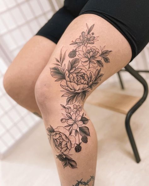 Wrap Knee Tattoo, Floral Knee Wrap Tattoo, Thigh Knee Tattoo, Wrap Around Knee Tattoo, Knee Wrap Tattoo, Leg Wrap Tattoo, Side Leg Tattoo, 2024 Tattoo, Flower Bouquet Tattoo