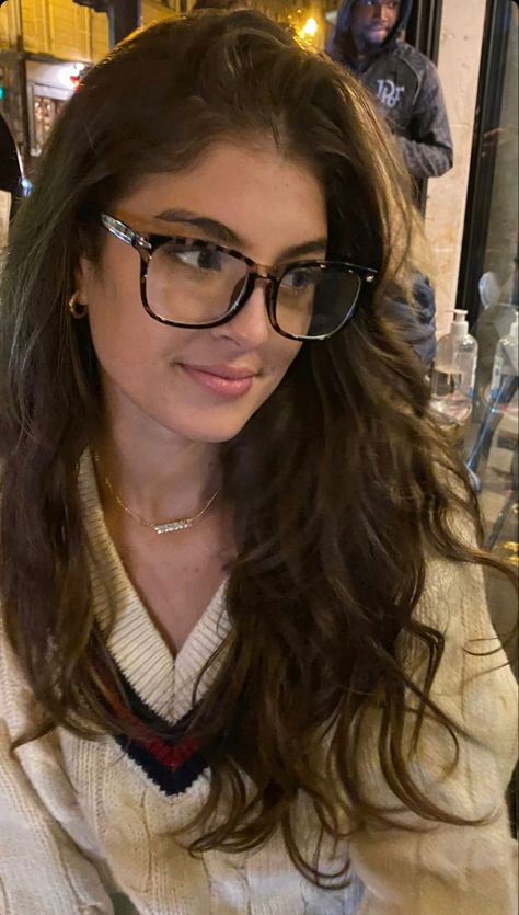 Best Lip Color, Makeup With Glasses, Cute Glasses Frames, Classy Glasses, Glasses Outfit, Glasses Frames Trendy, Glasses Inspiration, Chic Glasses, Glasses Trends