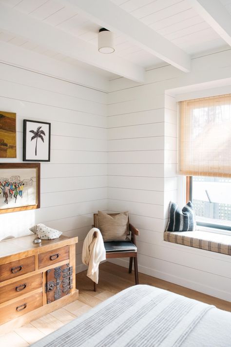 A low-key Hawaiian bedroom, courtesy of shiplap paneling. #remodelista Hawaiian Bedroom, Beach Cottage Bedroom, Shiplap Cladding, Beach House Bedroom, Farmhouse Remodel, Coastal Bedrooms, Cottage Bedroom, Beach Cottage Decor, Beach House Interior