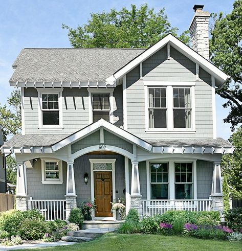 Aesthetic House Exterior Small Cottage, 90s Style House Exterior, American Suburban House Exterior, Louisiana House Exterior, Cute Suburban House Exterior, House Exterior Medium, Classic Suburban House, Small Suburban House Layout, Cute Cozy House Exterior