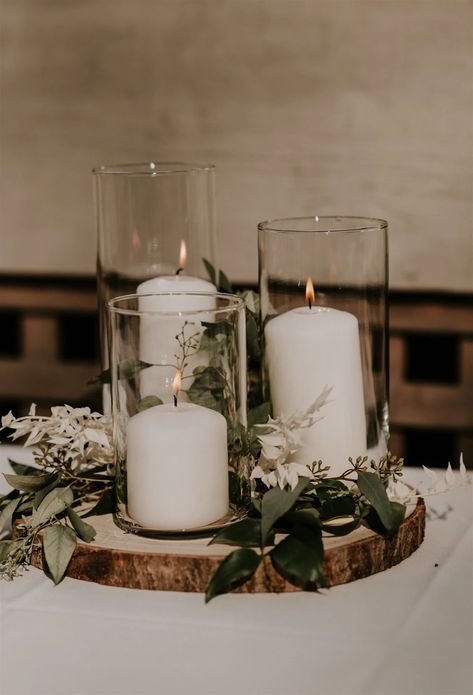 Minimalist Centre Piece Wedding, Minimalist Wedding Ideas Receptions, Modern Minimalist Wedding Theme, Simple Wedding Centrepiece, 2024 Wedding Centerpieces, September Wedding Decor, Simplistic Wedding Decor, Minimalist Centerpiece Wedding, Rustic Wedding Table Centerpieces