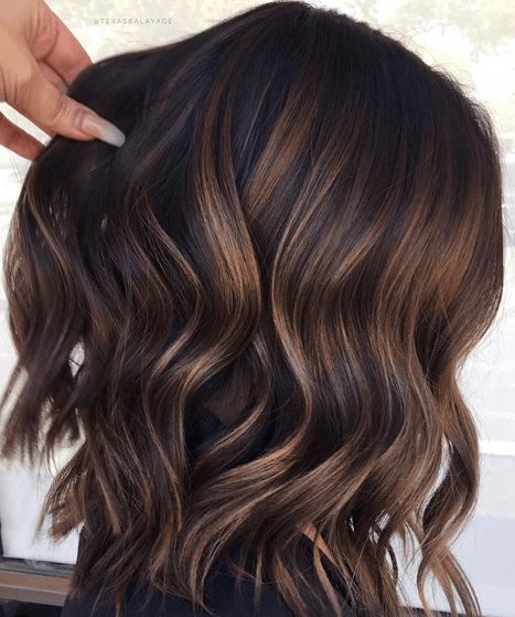 10 Fall/Winter Hair Colour Ideas For Brunettes - Blush & Pearls #hair #hair #color Hair Colour Ideas For Brunettes, Balayage Ideas, Rambut Brunette, Cinnamon Hair, Brunette Ombre, Hair Colour Ideas, Fall Winter Hair Color, Dark Brunette Hair, Kadeřnické Trendy