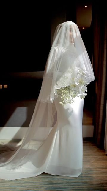 Intimate Nikkah Ideas, Turkey Wedding Dress Hijab, Hijab Wedding Veil, Veils Bridal Hijab, Veil Wedding Hijab, Nikah Inspiration, Wedding Syar'i, Malay Wedding Dress, Hijabi Wedding