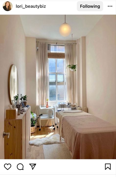 Esthetician Room In Home, Esthetician Sink Area, Cool Yoga Studio, Home Massage Room Ideas, Massage Room Decor, Massage Therapy Rooms, Home Spa Room, Reiki Room, Esthetician Room Decor