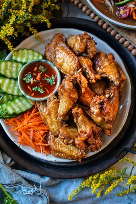 Thai Chicken Wings Recipe, Thai Wings, Thai Green Tea, Thai Fried Chicken, Authentic Thai Recipes, Thai Chicken Wings, Chinese Fried Chicken, Thai Mat, Hmong Food