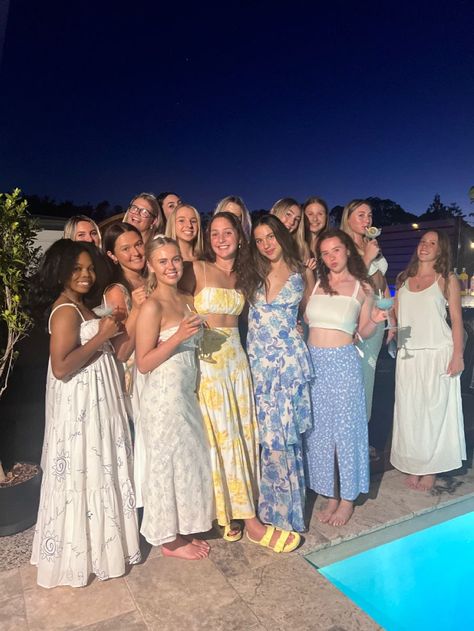 Mamma Mia Birthday Outfit Ideas, Mama Mia Birthday Outfit, Mamma Mia Inspired Dresses, Mama Mia Aesthetic Outfits Party, Mamma Mia Birthday Outfit, Mamma Mia Dresses, Mamma Mia Outfits Inspiration Party, Mama Mia Themed Outfits, Mamma Mia Aesthetic Outfits Party