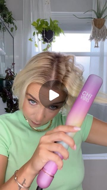 Hair Curler Short Hair, Crimped Hairstyles For Short Hair, Crimped Pixie Hair, Short Crimped Bob, Crimp Short Hair Waves, Hair Crimping Tutorial, Crimper Hairstyles Short Hair, Crimped Hair Short Bob, Short Hair Crimped Hairstyles