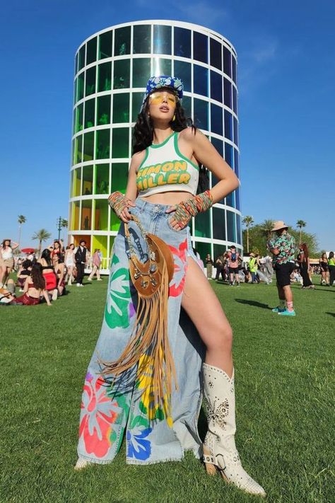 Rate This Festival outfits From ⭐1~10. SAVE & FOLLOW i will update everyweek. Best Coachella Outfits 2023, 2023 Festival Fashion, Colorful Festival Outfit, Lollapalooza Outfit Summer Festival, Bonnaroo 2023, Acl Festival Outfit, Coachella Ootd, Lollapalooza Outfit, 2023 Festival