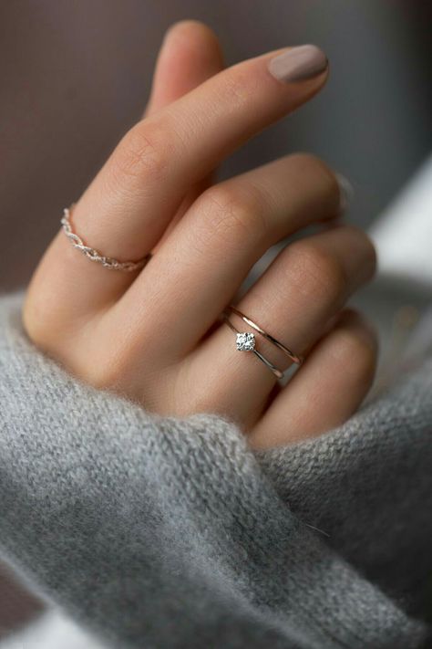 Ring Aesthetic, Hand Jewelry Rings, Rings Aesthetic, Aesthetic Rings, Ring Tattoos, Gold Rings Fashion, Gold Ring Designs, Classy Jewelry, Minimal Jewelry