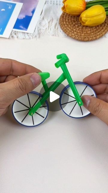 Bicycle Crafts For Kids, Straw Crafts For Kids, Diy Straw Crafts, Plastic Straw Crafts, Paper Bicycle, Recycling Games, Recycling Activities For Kids, Straw Craft, Paper Toys Diy