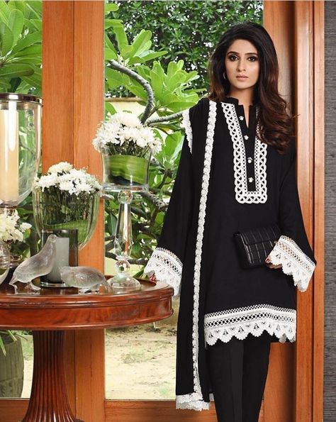 Black dress Best Black Dress, Black Suit Designs, Black Plane, Black Salwar, Suit With Lace, Dress Designing Ideas, Black Kurti, Salwar Kurta, Gorgeous Black Dress