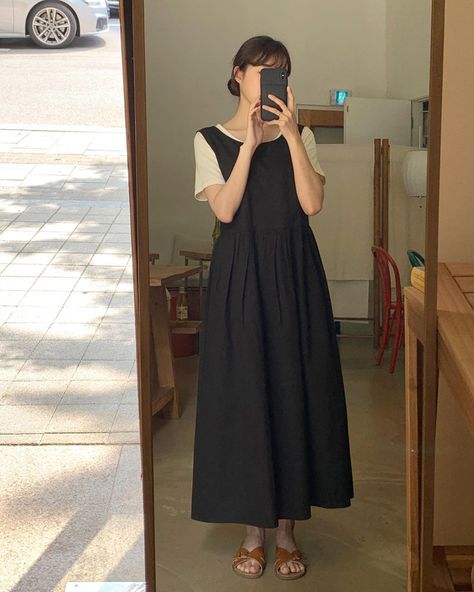 Spring Japanese Outfit, Muji Style Fashion, Muji Clothes, Muji Fashion, Library Outfits, Mission Fits, Comfort Outfits, Shirt Under Dress, Jumper Dress Outfit