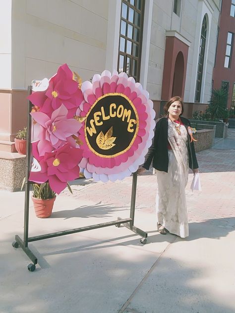 Annual Result Day Board Decoration Ideas, Annual Ptm Board Decoration Ideas School, Welcome Board With Flowers, Annual Day Board Decoration School, Annual Day Stage Decoration School, Stage Decoration Ideas For School Annual Function, Annual Function Decoration Ideas, School Stage Design, Ptm Decoration Ideas