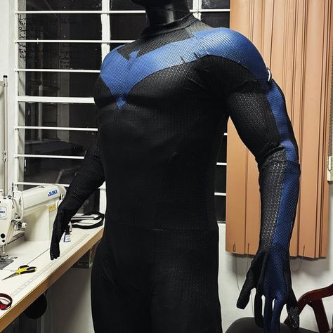 Rob’s Workshop on Instagram: "NW catching up ✌🏻 thank you for your patience working hard to have them out to you asap Also here’s a tip, avoid unnecessary lines, keep it simple keep it clean #nightwing #nightwingcosplay #dickgrayson #nightwingfan #nightwingcomics #costumemaker #cosmaker #cosplayer #bespokecostuming #titans #titanscosplay #nightwingart #artistsupport #dccomicscosplay" Nightwing Costume, Nightwing Costumes, Nightwing Art, Nightwing Cosplay, Cosplay Design, Batman 2022, Batman Suit, Dc Comics Cosplay, Superhero Suits