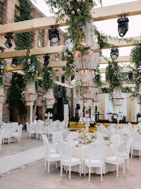 Wedding In Istanbul, Istanbul Wedding, Wedding Interior, Turkish Wedding, Venue Decorations, Venue Ideas, Dress Inspo, Italian Wedding, Pastel Green