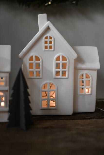 Advent House, Christmas Candlesticks, Christmas Decorations Diy Crafts, Ceramic Lantern, Pottery Houses, Clay Houses, Wall Ornaments, House Ornaments, Ceramic Houses