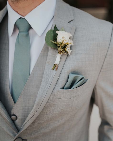 Grey Suit Wedding, Groomsmen Grey, Wedding Tux, Groom Wedding Attire, Light Grey Suits, Chattanooga Wedding, Sage Wedding, Wedding Suits Groom, Modern Minimalist Wedding