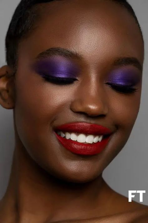 Purple And Black Eyeshadow, Purple Smokey Eye Makeup, Purple Eyeshadow Looks, Monochromatic Makeup, Cozy Gathering, Purple Smokey Eye, New Year's Makeup, Gold Eye Makeup, Stylish Makeup