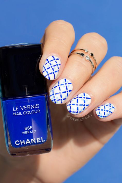 summer nails, chanel vibrato Summer Nail Tutorials, Simple Nails Design, Chanel Nail Polish, Nails Tutorial, Chanel Nails, Inspired Nails, Simple Nail Art Designs, New Nail Art, Nail Art Summer