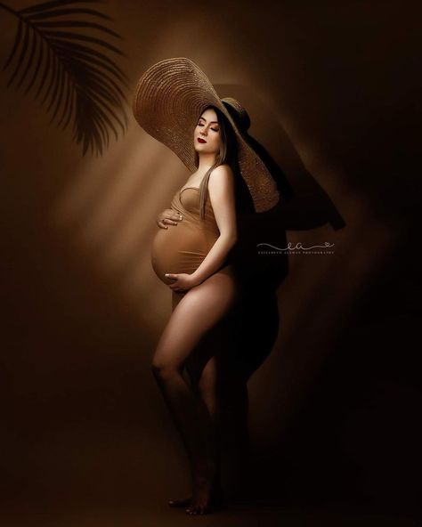 70 Style, Maternity Photography Studio, Studio Maternity, Knit Bodysuit, Maternity Photoshoot, A Skirt, Maternity Session, Pregnancy Photoshoot, Maternity Photography